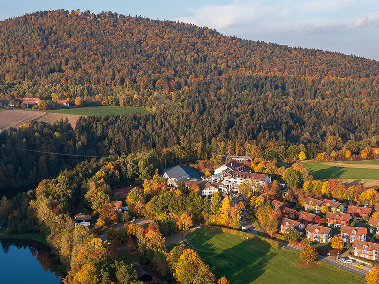 Feines Filetgericht im 4 Sterne Hotel im bayerischen Wald – Sauce wird frisch am Teller angerichtet.